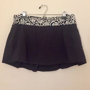 Lululemon black and white skirt sz 12 reg